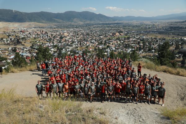 A group of students on the "M" trail 
