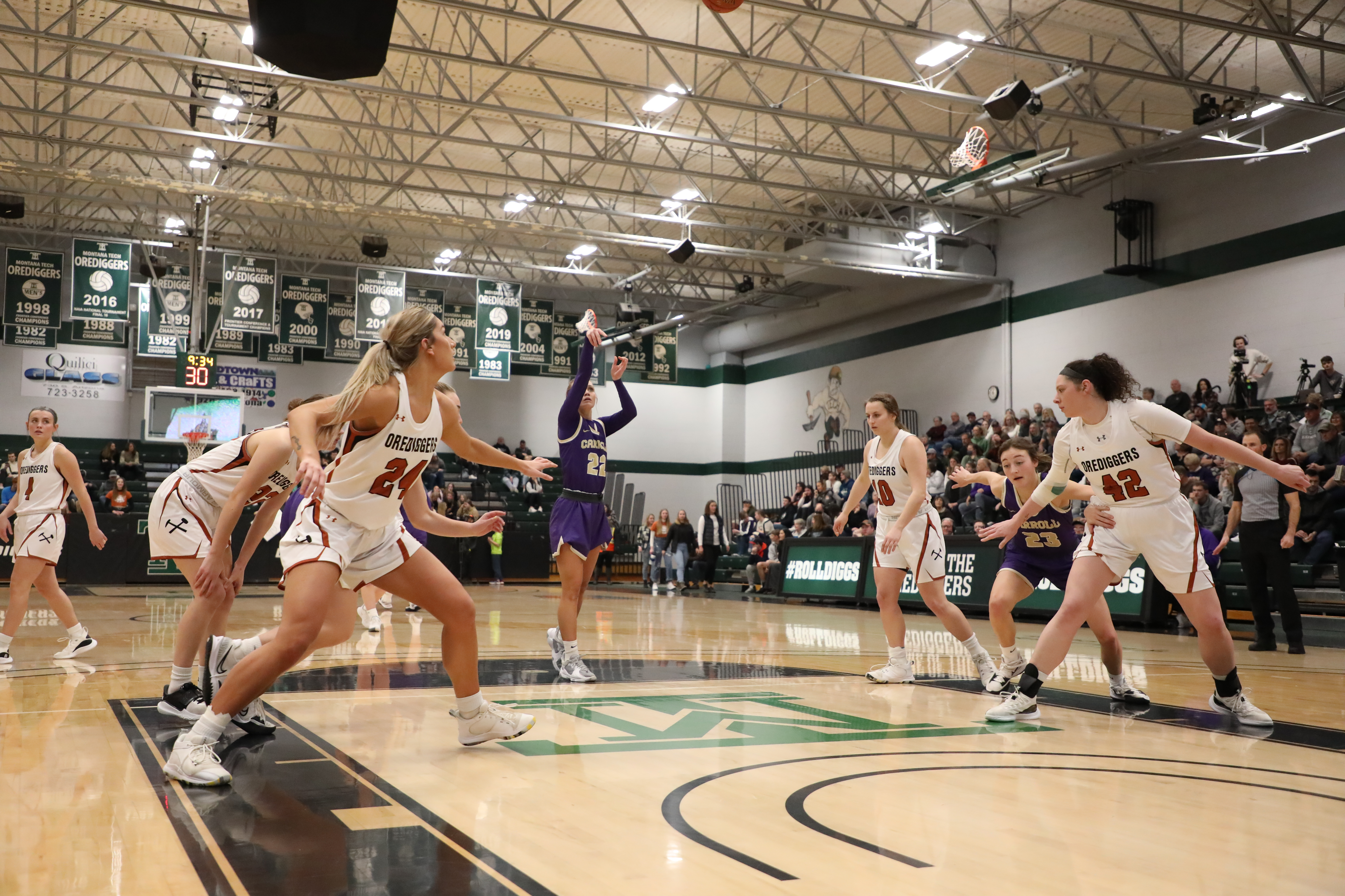 A basketball game